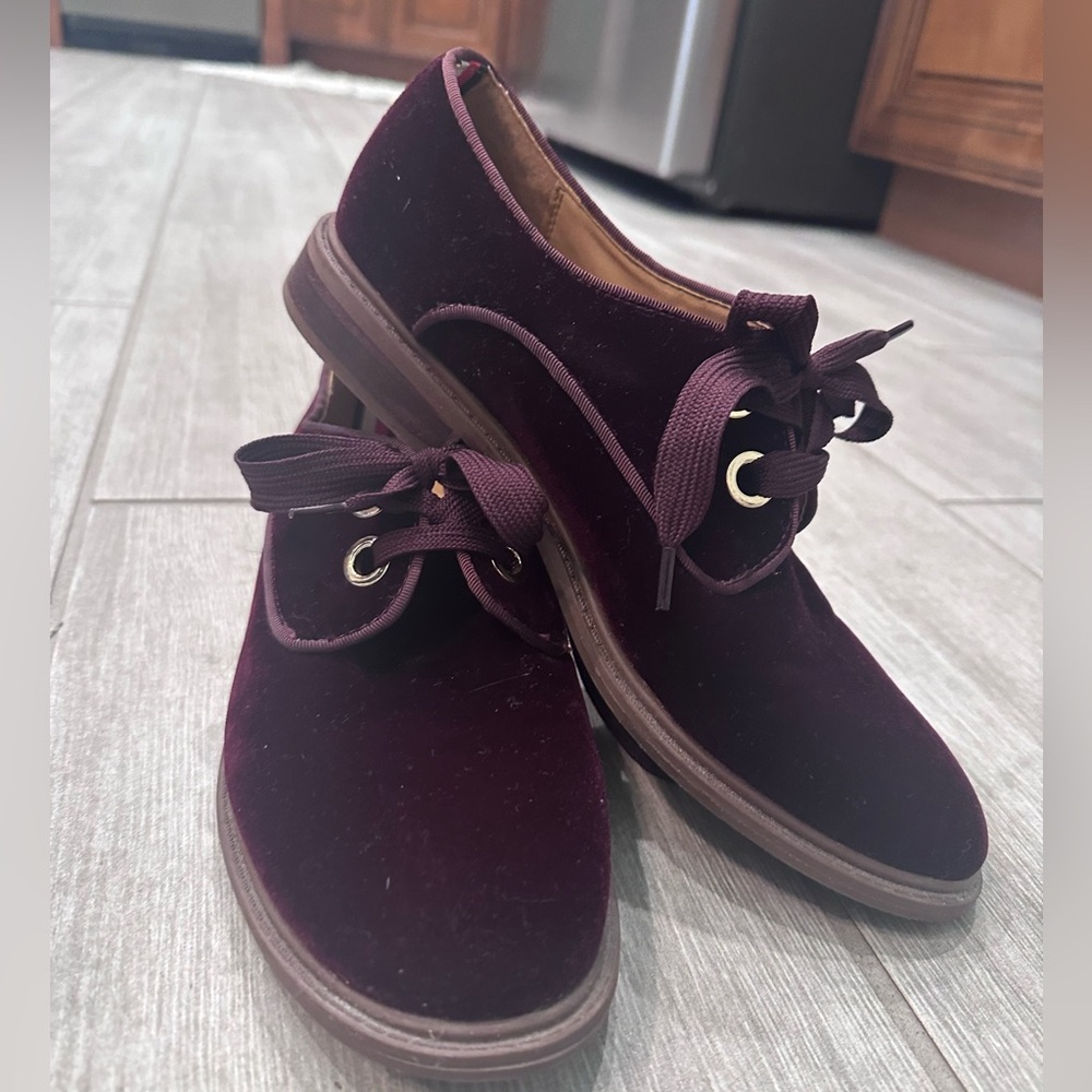 Tommy Hilfiger Velvet Burgundy Shoes with Ribbon laces Size 8.5